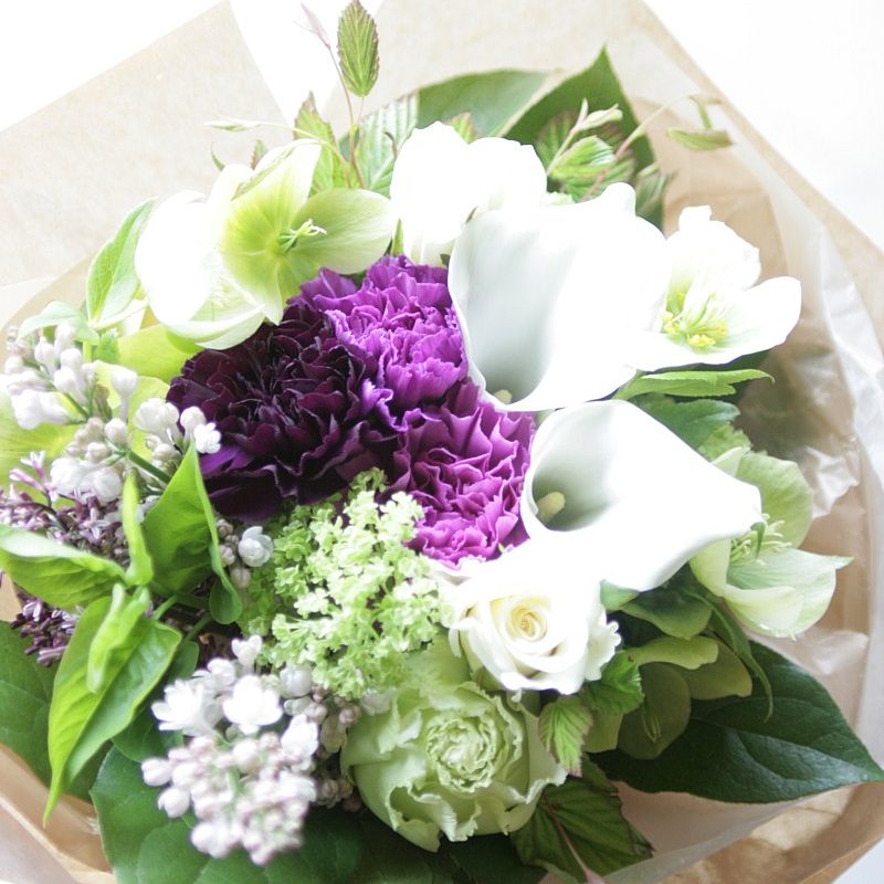 ムーンダスト ラウンド花束 ¥7,000(税別)
