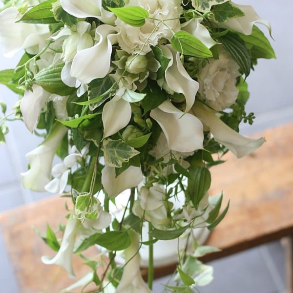 ウェディングブーケ018-キャスケードスタイル